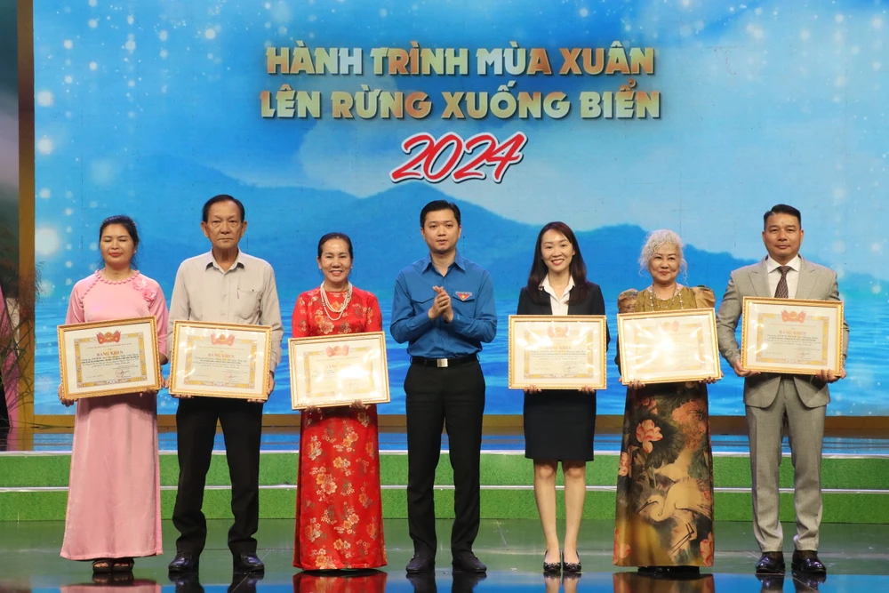 hanh-trinh-mua-xuan-len-rung-xuong-bien.JPG