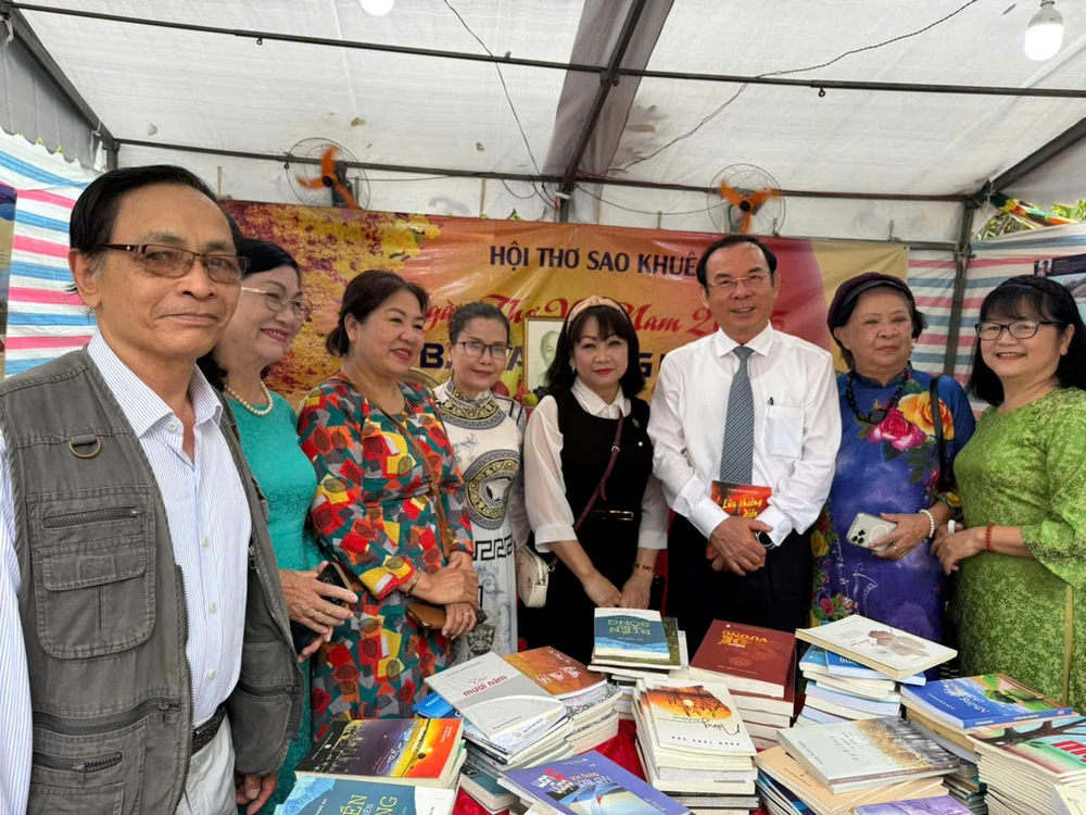 Ngày thơ Việt Nam