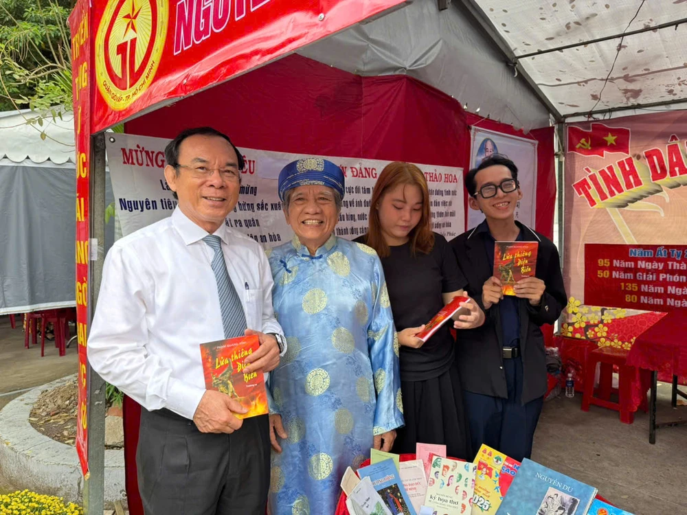 Ngày thơ Việt Nam