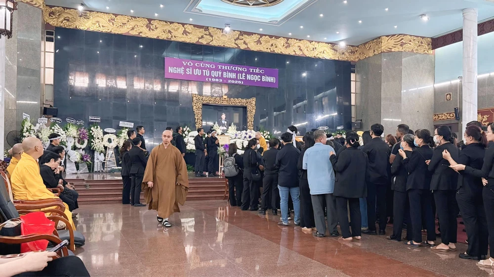 dien-vien-quy-binh12 (2).jpg