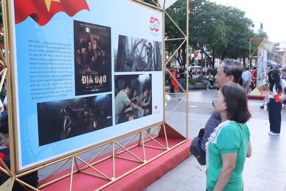 am-vang-dai -thang-mua-xuan-1975-trong-den-anh1.JPG