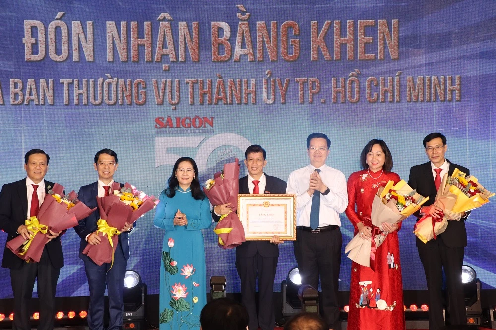 Đất nước ngàn hoa