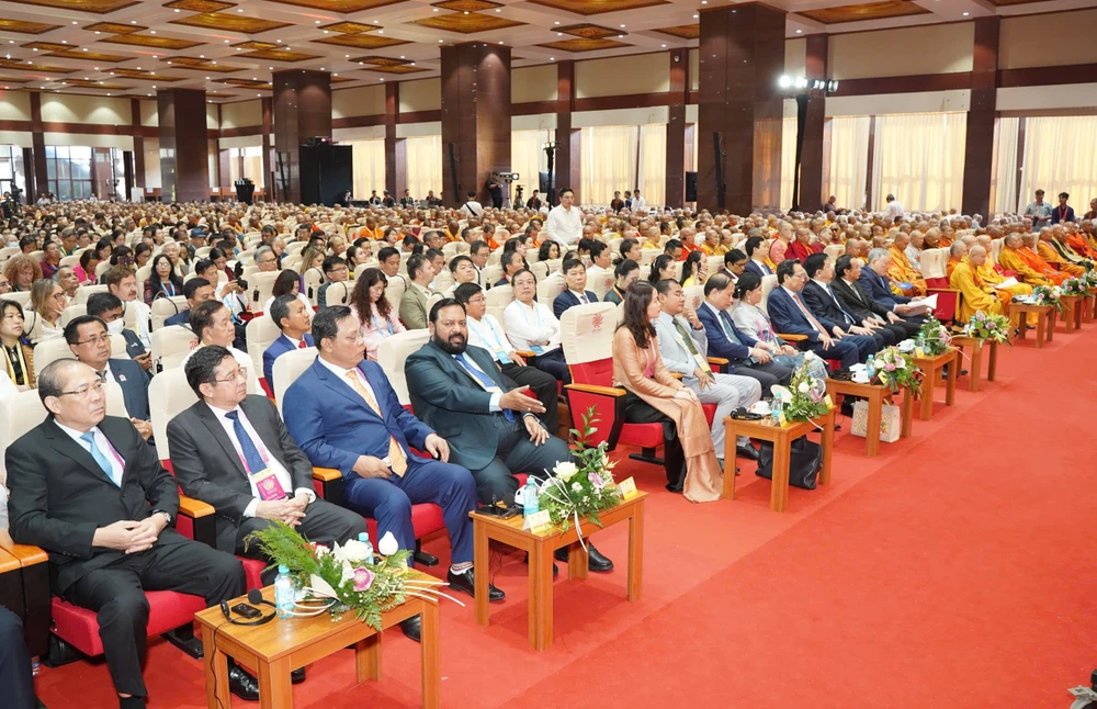 Toàn cảnh Lễ bế mạc Đại lễ Vesak 2025. Ảnh: THUẬN VĂN