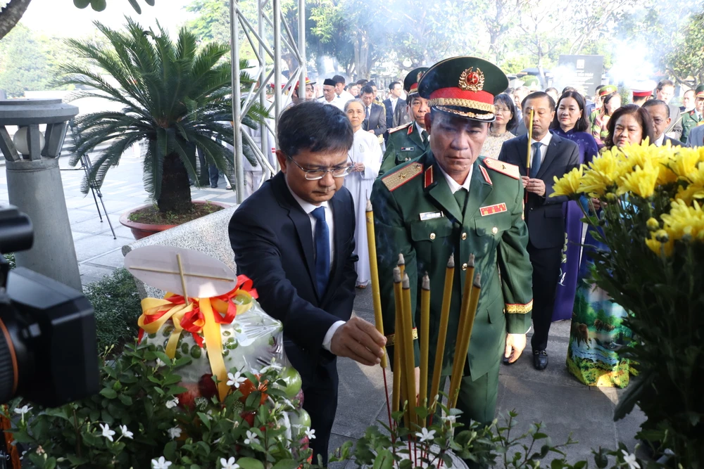 nguyen-van-linh13.JPG
