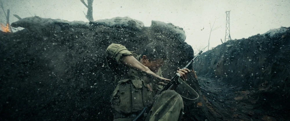 Phim Mưa đỏ vượt mốc 300 tỉ đồng