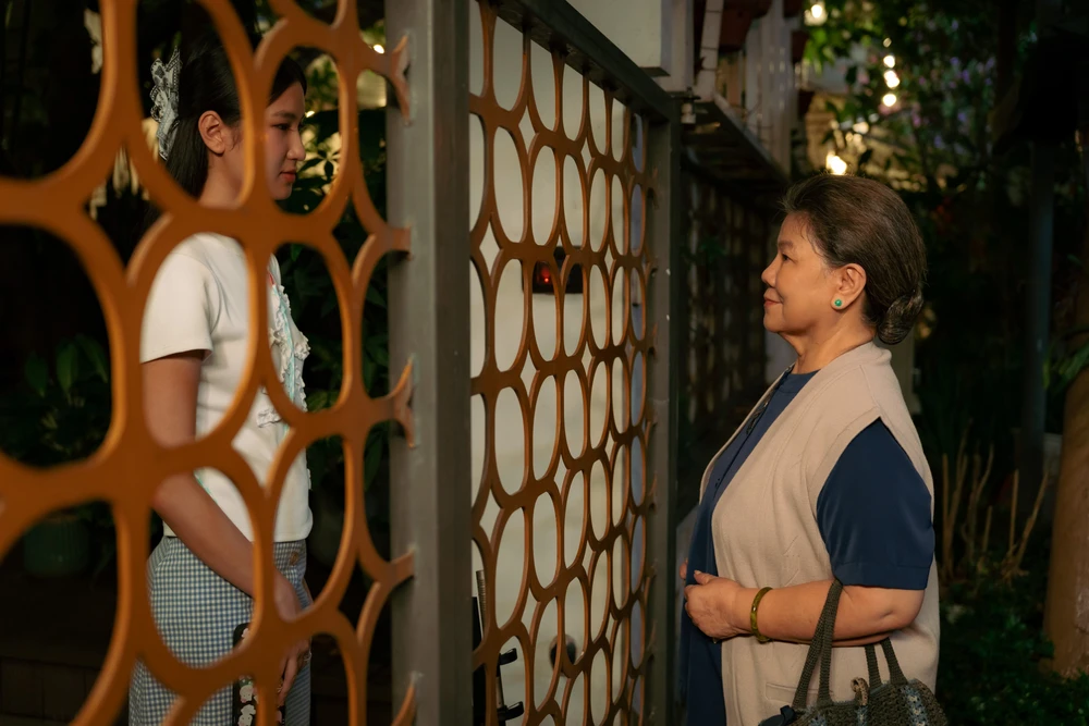 Bà đừng buồn con