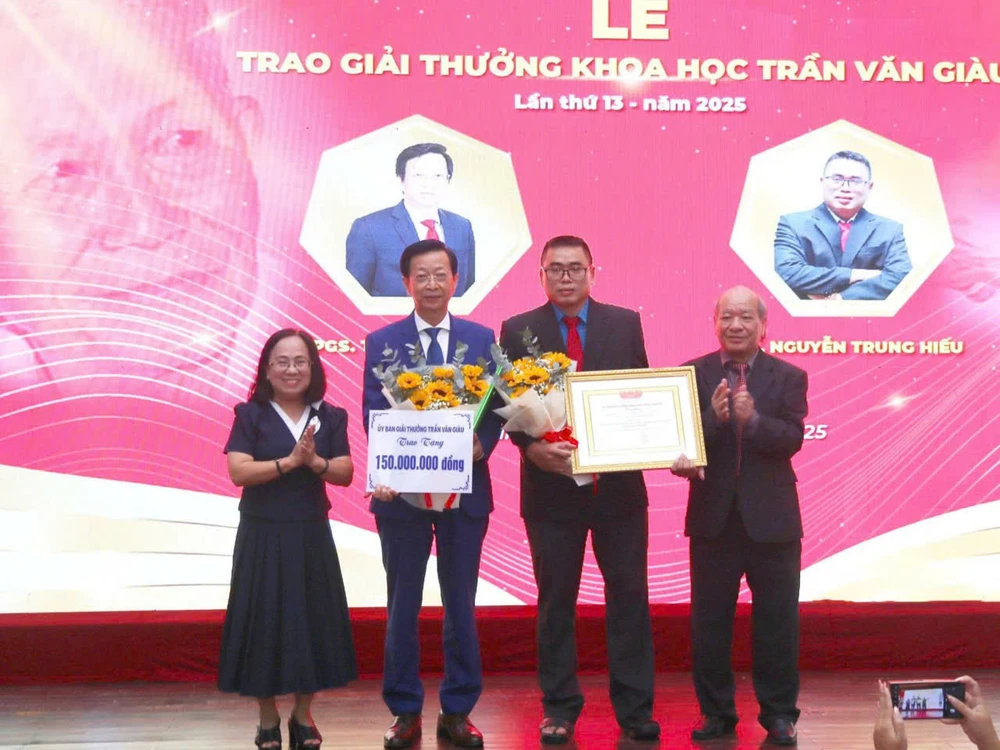 Giải thưởng Trần Văn Giàu