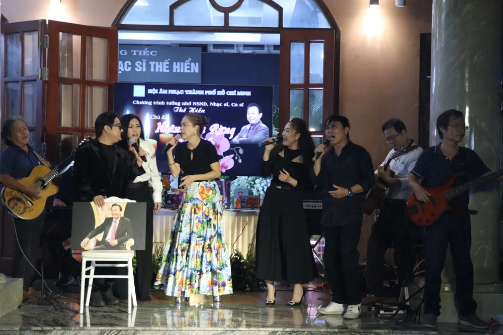 nhac-si-the-hien4.JPG