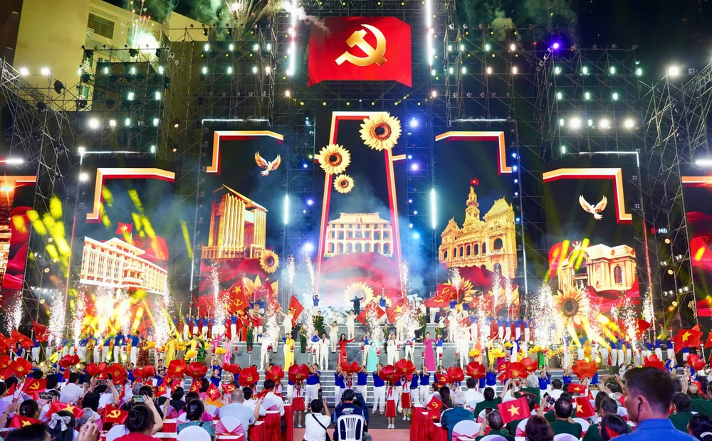 Dưới ánh sáng quang vinh