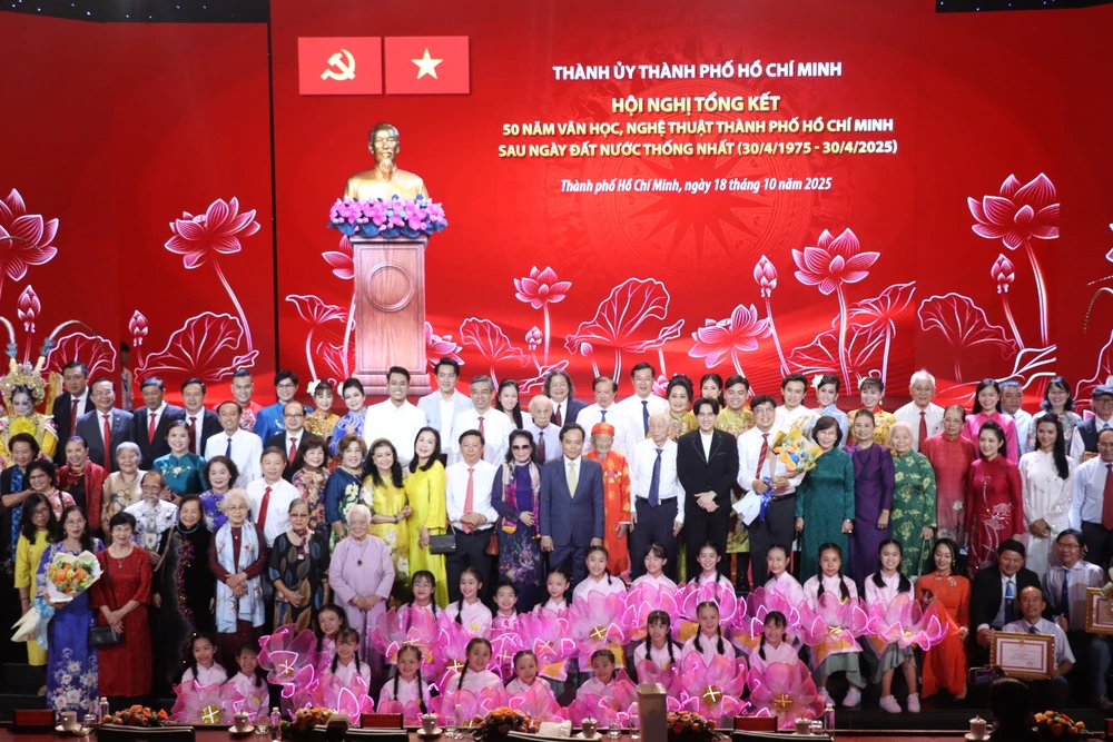 văn học - nghệ thuật TP.HCM