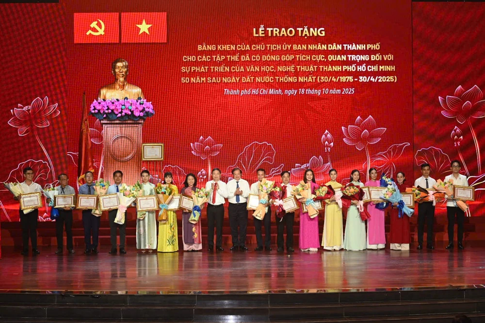 van-hoc-nghe-thuat-tp-hcm15.jpg