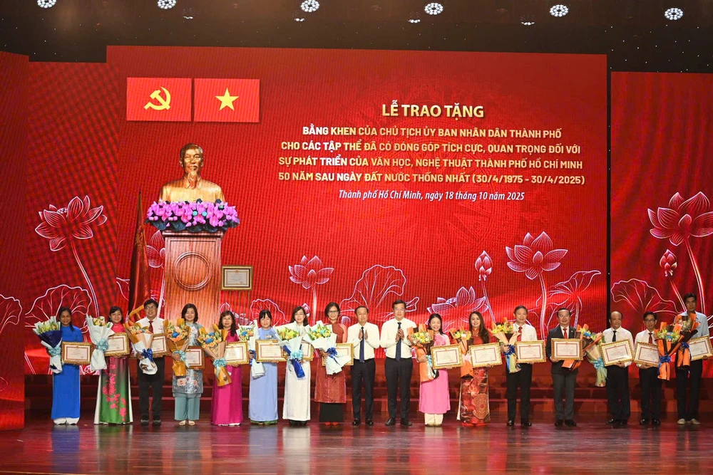 van-hoc-nghe-thuat-tp-hcm16.jpg