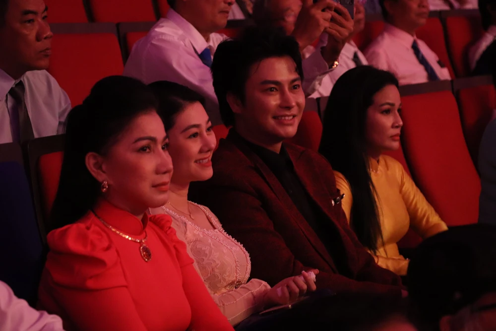 van-hoc-nghe-thuat-tp-hcm4 (2).JPG