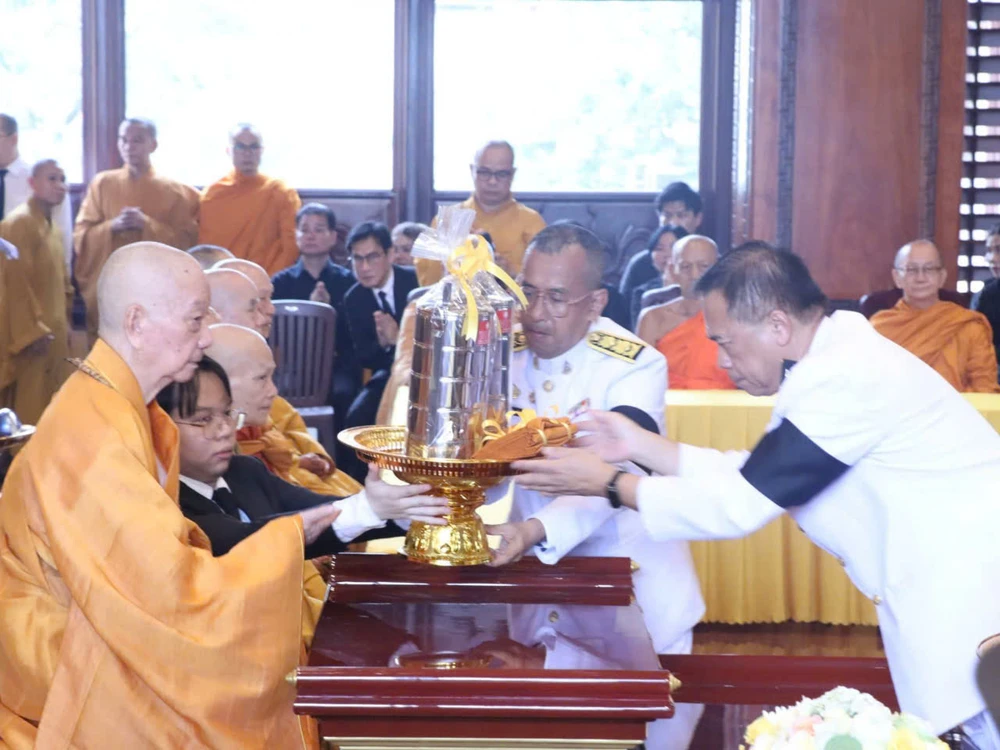 Lễ dâng y Kathina Hoàng gia