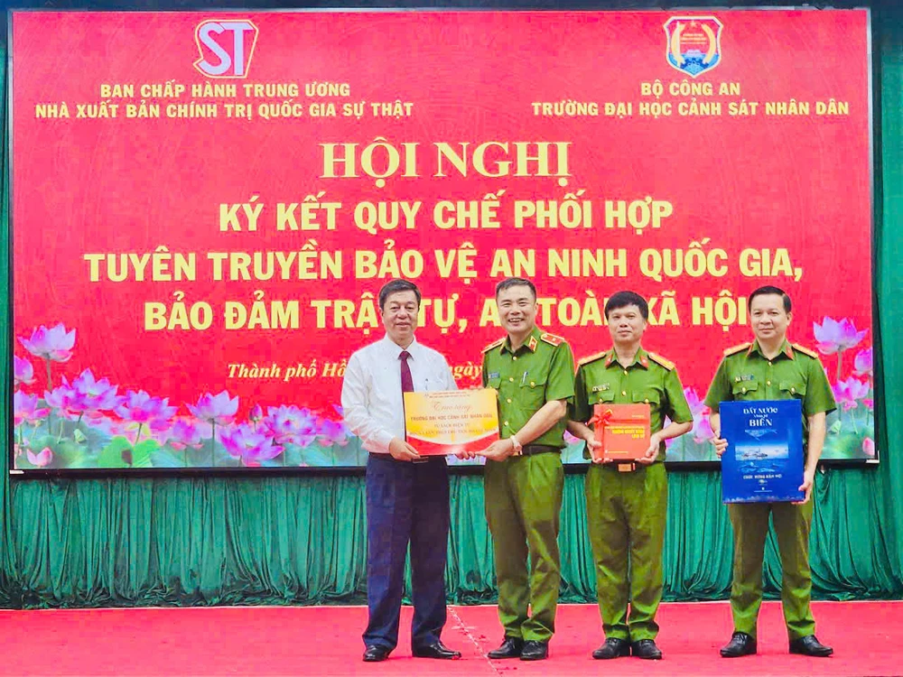 Hội nghị ký kết