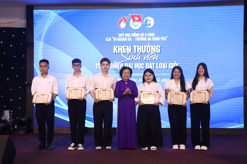 Quỹ học bổng Vừ A Dính