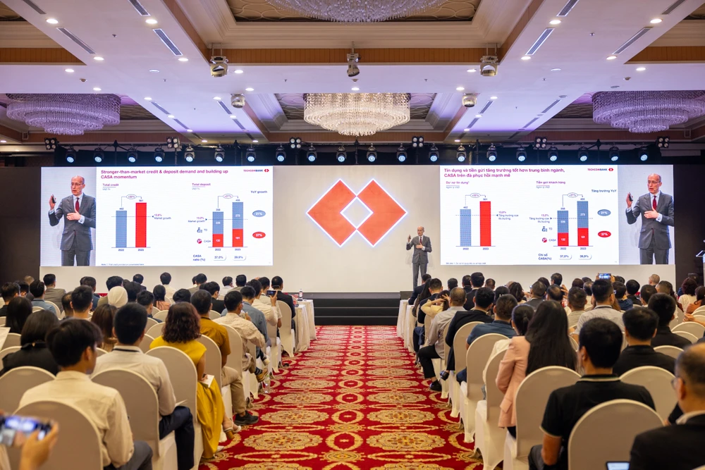 CEO Techcombank khẳng định không tham gia cuộc đua nâng lãi suất huy động tiền gửi