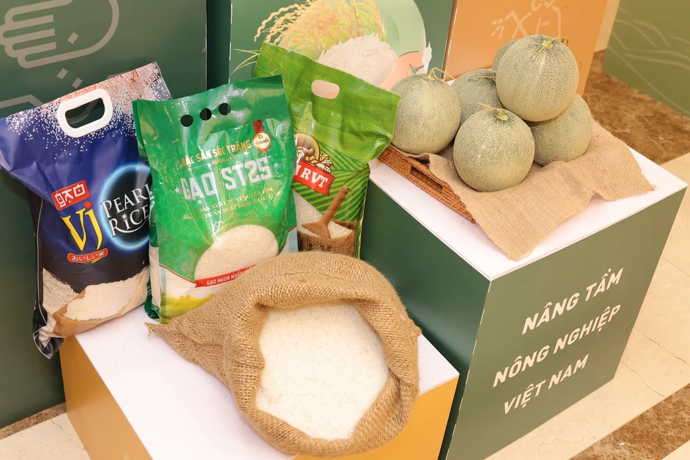 Tặng dầu ăn, tiền, vàng cho cổ đông và những câu chuyện mùa đại hội cổ đông 2024