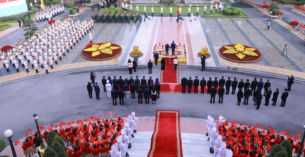 Quang cảnh Lễ đón chính thức Tổng Bí thư, Chủ tịch nước Trung Quốc Tập Cận Bình thăm Việt Nam ngày 12-12-2023