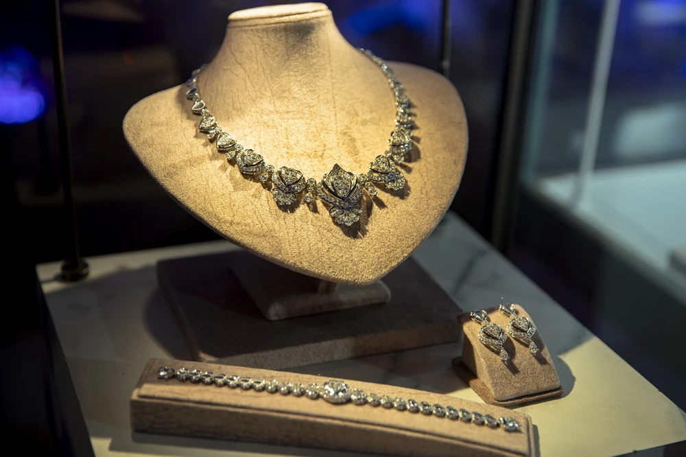 Giá vàng thế giới tăng cao kéo giá vàng miếng SJC lên mạnh