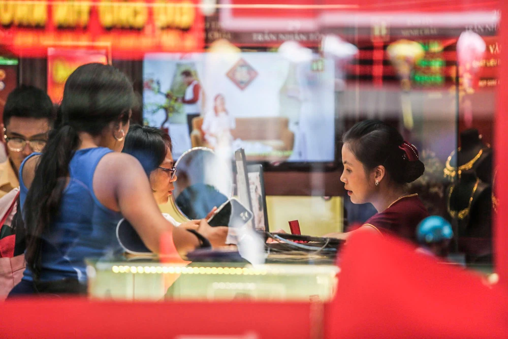 Giá vàng thế giới tăng không ngừng