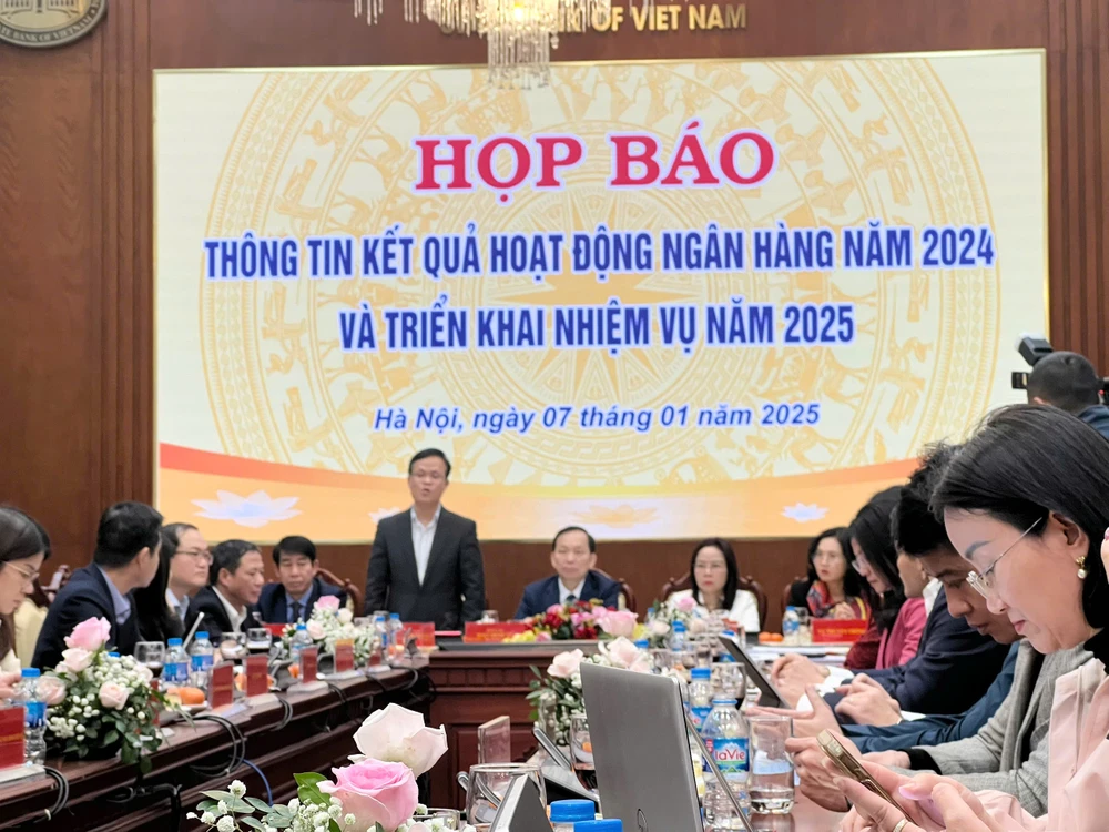 Ngân hàng Nhà nước nói về hiện tượng lãi suất tiền gửi tiết kiệm chênh lệch