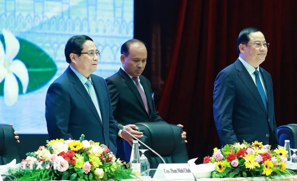 Đề xuất cơ chế '2 cửa khẩu, 1 điểm dừng' để tăng cường thương mại Việt Nam - Lào