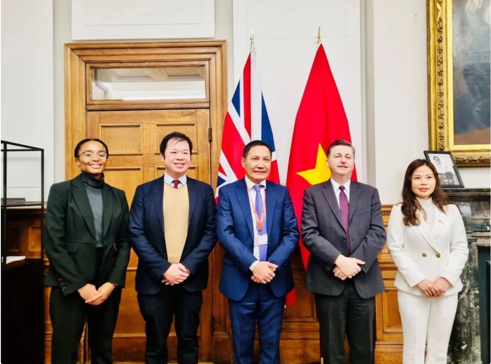 Anh cam kết hỗ trợ Việt Nam xây trung tâm tài chính quốc tế ở TP.HCM