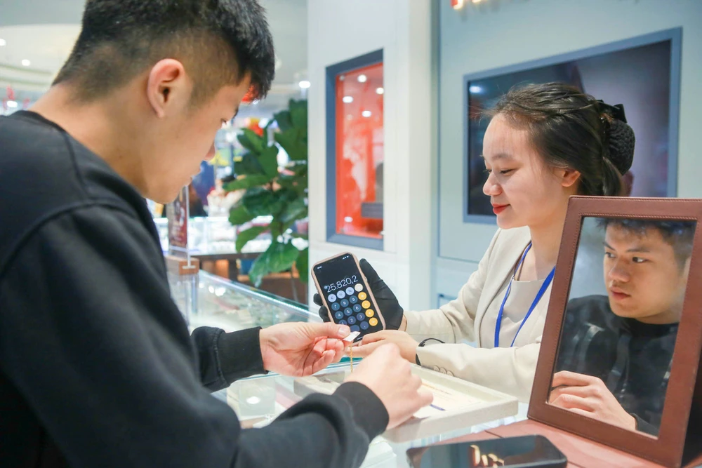 Giá vàng thế giới tăng trở lại do lo ngại về căng thẳng địa chính trị