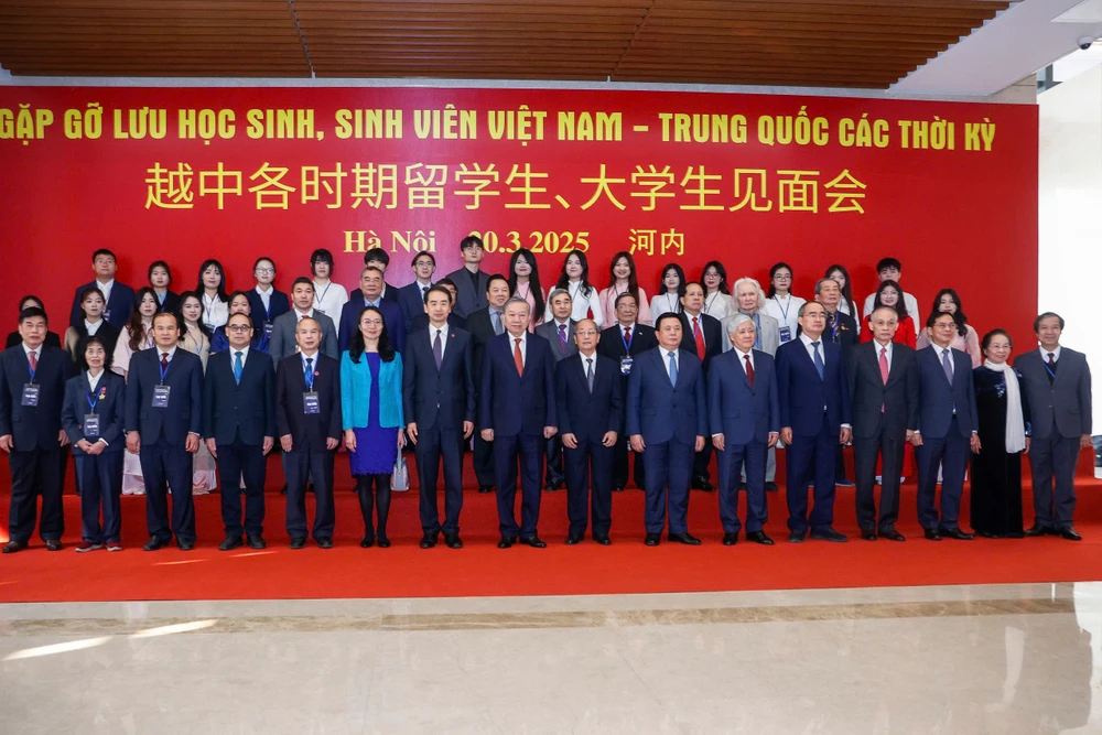 Tổng Bí thư Tô Lâm dự chương trình Gặp gỡ lưu học sinh, sinh viên Việt Nam - Trung Quốc các thời kỳ