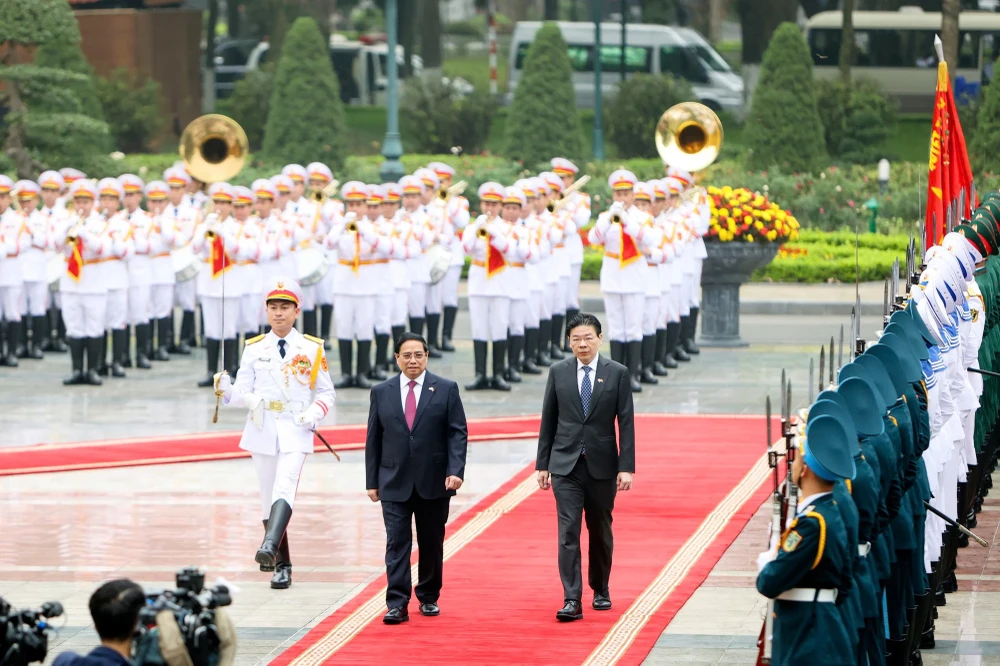 Thủ tướng Phạm Minh Chính chủ trì lễ đón Thủ tướng Singapore