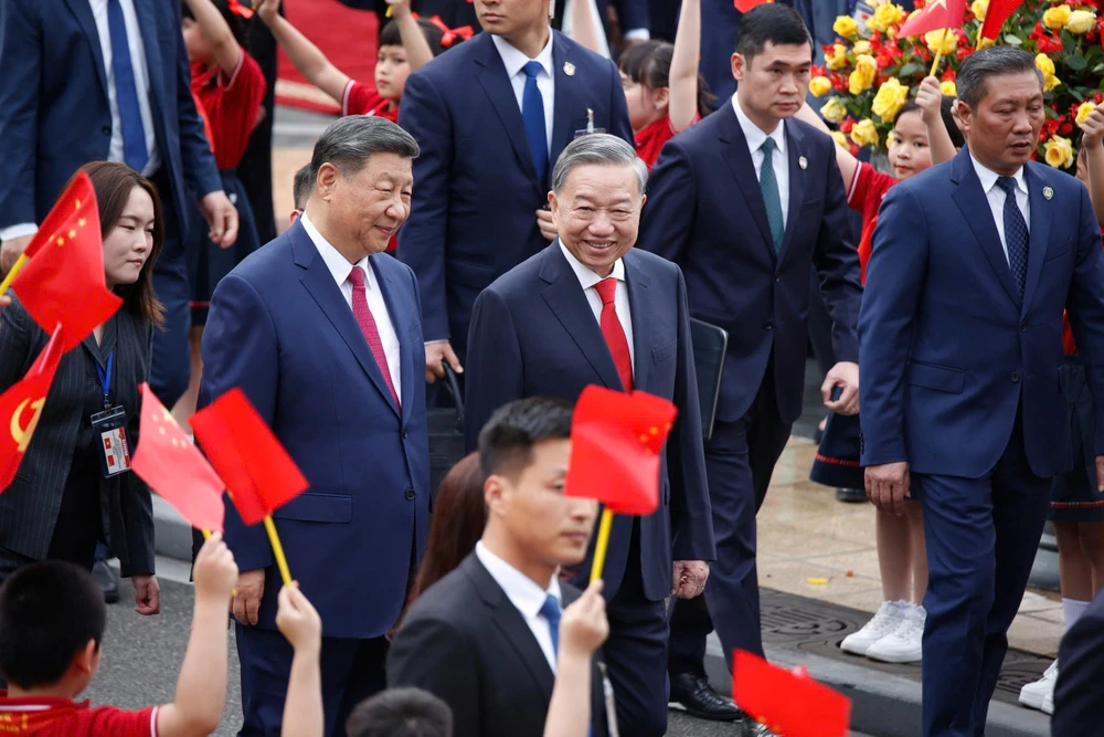 Tổng Bí thư Tô Lâm đón Tổng Bí thư, Chủ tịch nước Trung Quốc Tập Cận Bình. Ảnh: HUYỀN DIỆU