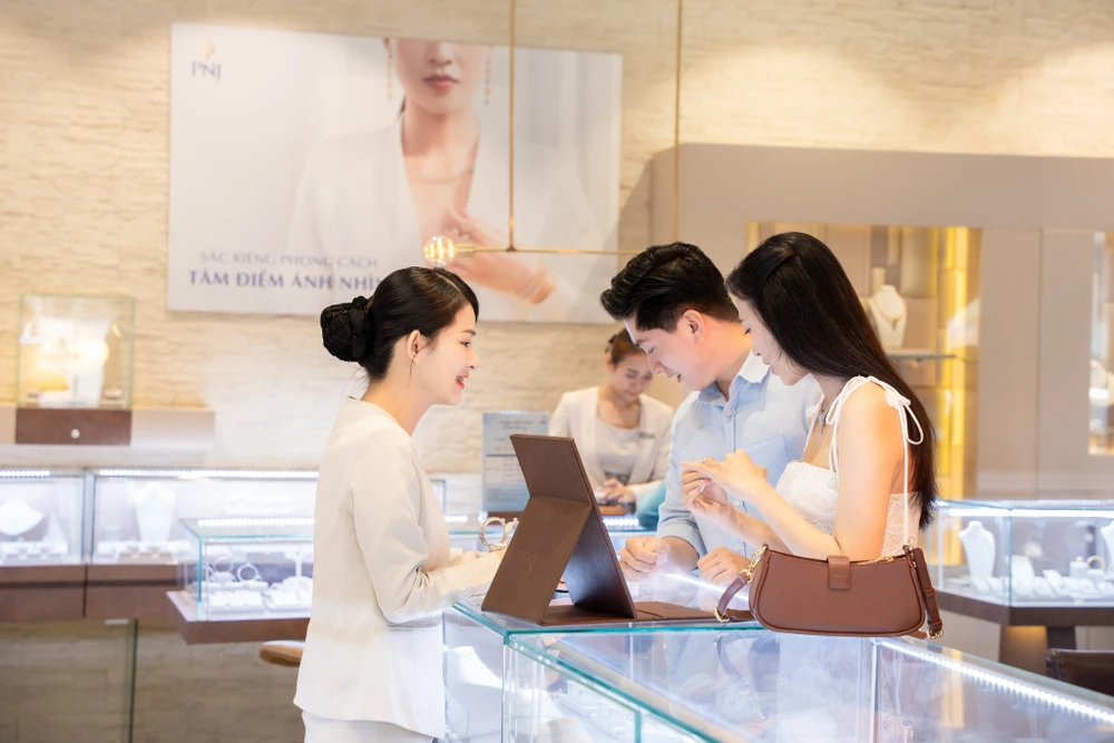 Giá vàng thế giới hạ rất mạnh khi thị trường vàng Việt Nam nghỉ lễ