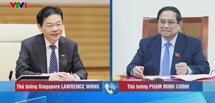 Thủ tướng Phạm Minh Chính điện đàm với Thủ tướng Singapore Lawrence Wong