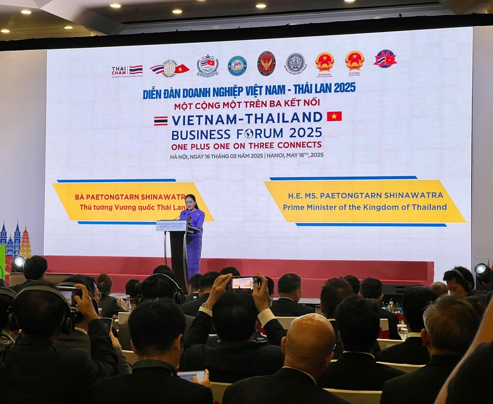 Thủ tướng Thái Lan phát biểu tại sự kiện Diễn đàn Doanh nghiệp hôm nay. Ảnh: NGỌC DIỆP