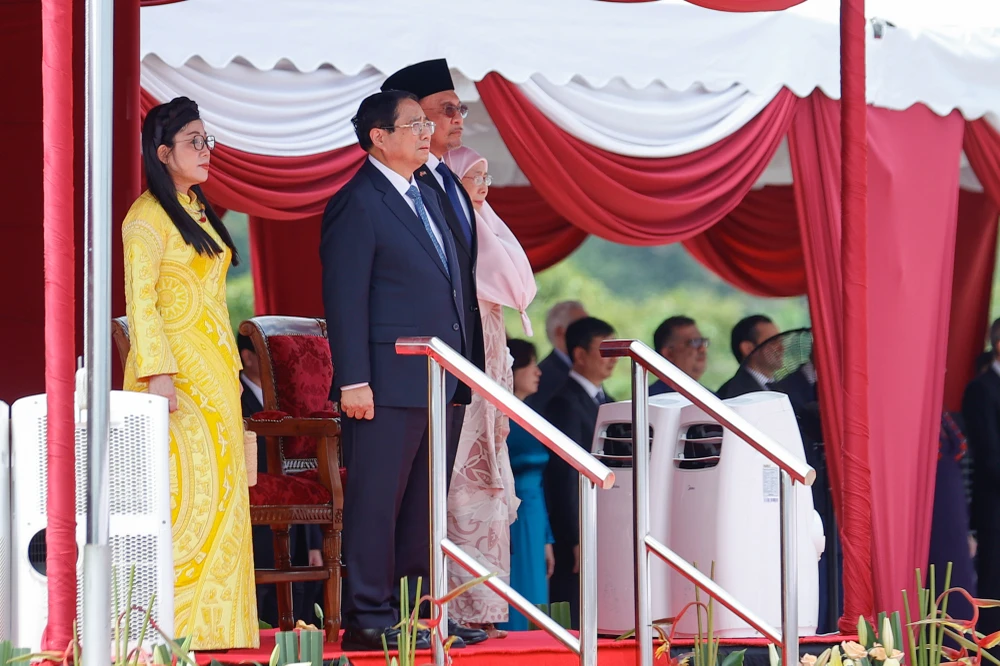 Thủ tướng Anwar Ibrahim chủ trì lễ đón Thủ tướng Phạm Minh Chính thăm chính thức Malaysia