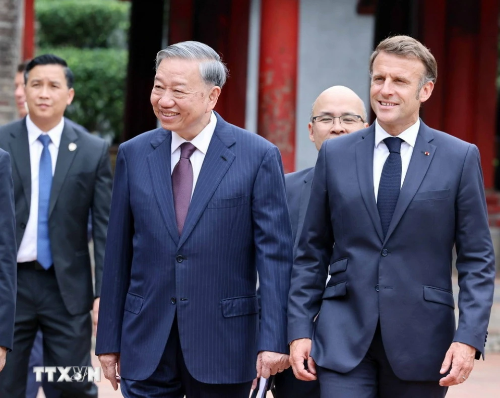 Tổng Bí thư Tô Lâm và Tổng thống Pháp thăm Văn Miếu - Quốc Tử Giám