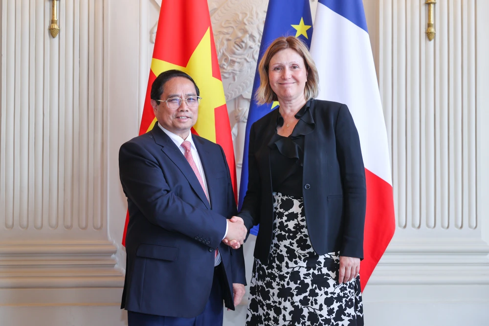 Thủ tướng Phạm Minh Chính hội kiến Chủ tịch Quốc hội Pháp Yael Braun-Pivet. Ảnh: Dương Giang/TTXVN