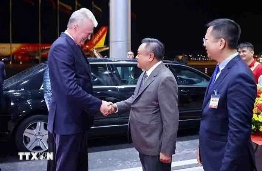 Tổng thống Litva và Phu nhân đến Hà Nội, bắt đầu thăm chính thức Việt Nam