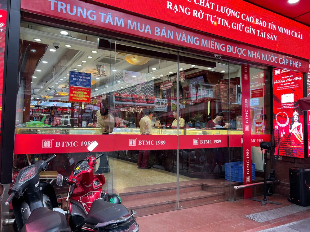 Thị trường vàng Hà Nội lặng lẽ sau thông tin xóa độc quyền vàng miếng