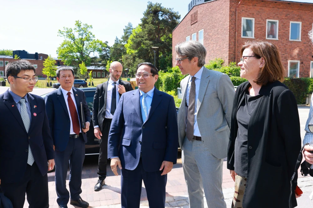 Thủ tướng Phạm Minh Chính thăm đại học y khoa danh tiếng nhất Thụy Điển