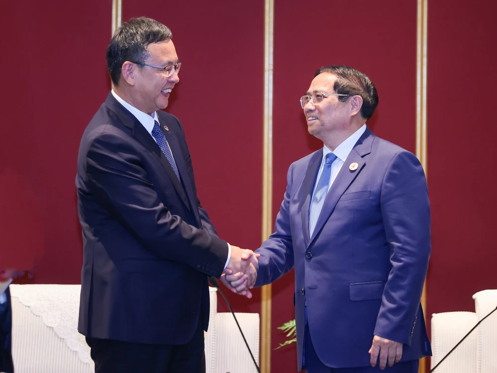 Thủ tướng Phạm Minh Chính tiếp lãnh đạo 3 tập đoàn hàng đầu Trung Quốc về đường sắt và hạ tầng giao thông