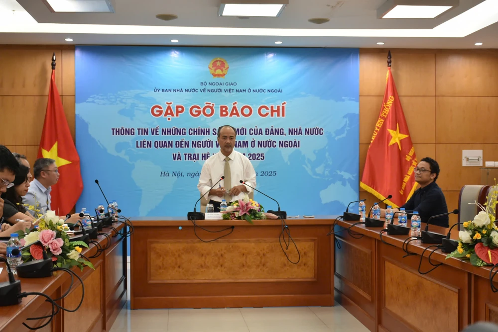 Quy định cho nhập và trở lại quốc tịch Việt Nam đã được nới lỏng