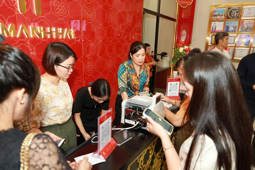 Diễn biến giá vàng thế giới sau thông tin nhiều ngân hàng trung ương mua 20 tấn vàng