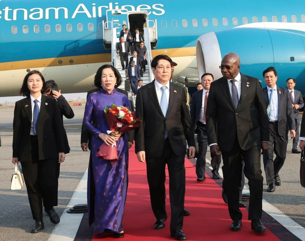 Chủ tịch nước Lương Cường bắt đầu chuyến thăm cấp Nhà nước Cộng hòa Angola