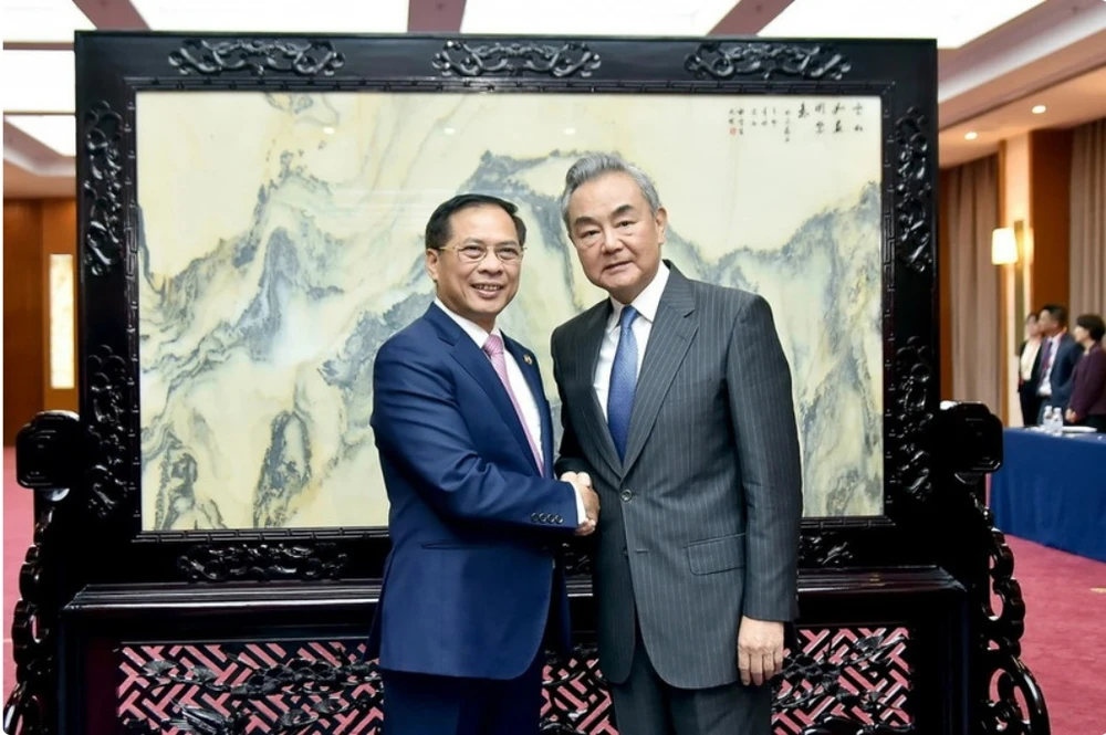 Phó Thủ tướng Bùi Thanh Sơn hội đàm với Bộ trưởng Ngoại giao Trung Quốc