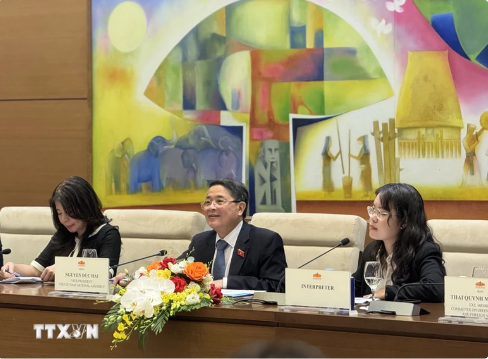 Phó Chủ tịch Quốc hội Nguyễn Đức Hải tiếp Đoàn Quốc hội bang Oregon của Hoa Kỳ