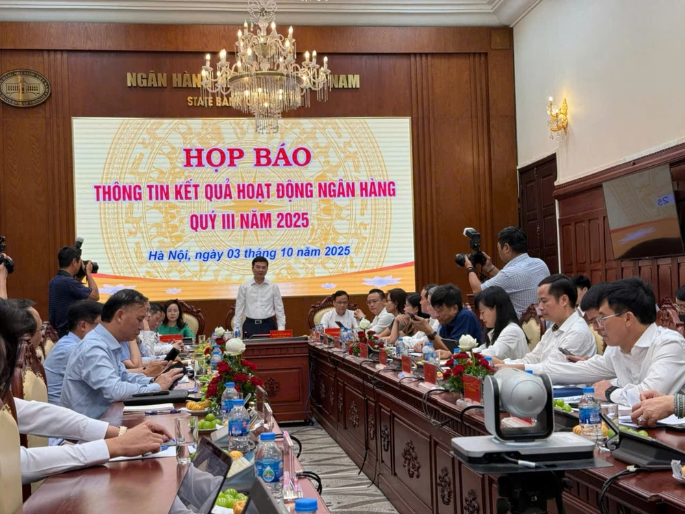 Ngân hàng Nhà nước nói gì về biến động giá vàng và tỉ giá đồng USD thời gian qua?