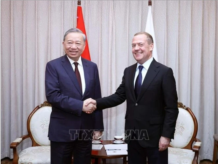 Tổng Bí thư Tô Lâm gặp Chủ tịch Đảng Nước Nga Thống nhất, Phó Chủ tịch Hội đồng An ninh Liên bang Nga Dmitry Medvedev