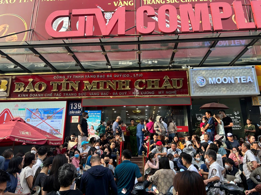 Giá vàng thế giới tăng mạnh kéo giá vàng miếng SJC tăng 4,4 triệu đồng/lượng trong tuần